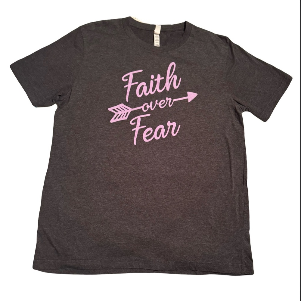 Faith Over Fear Christian Print T Shirt Gray Pink Arrow size L